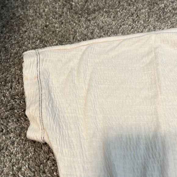 Urban Outfitters Med. Pleated cream v-neck oversized s/s top, exc.cond. - Picture 3 of 7